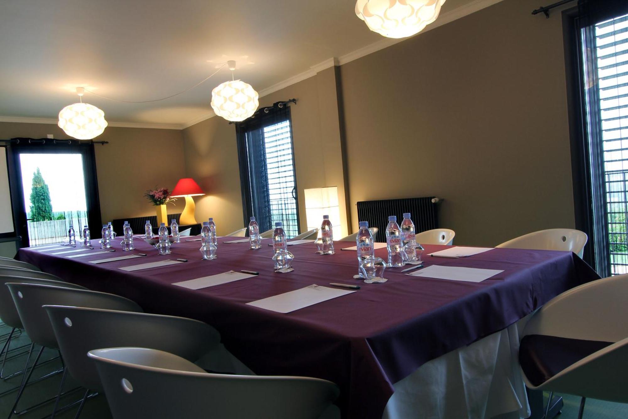 Hotel Restaurant La Montagne De Brancion Martailly-lès-Brancion Obchodní fotografie